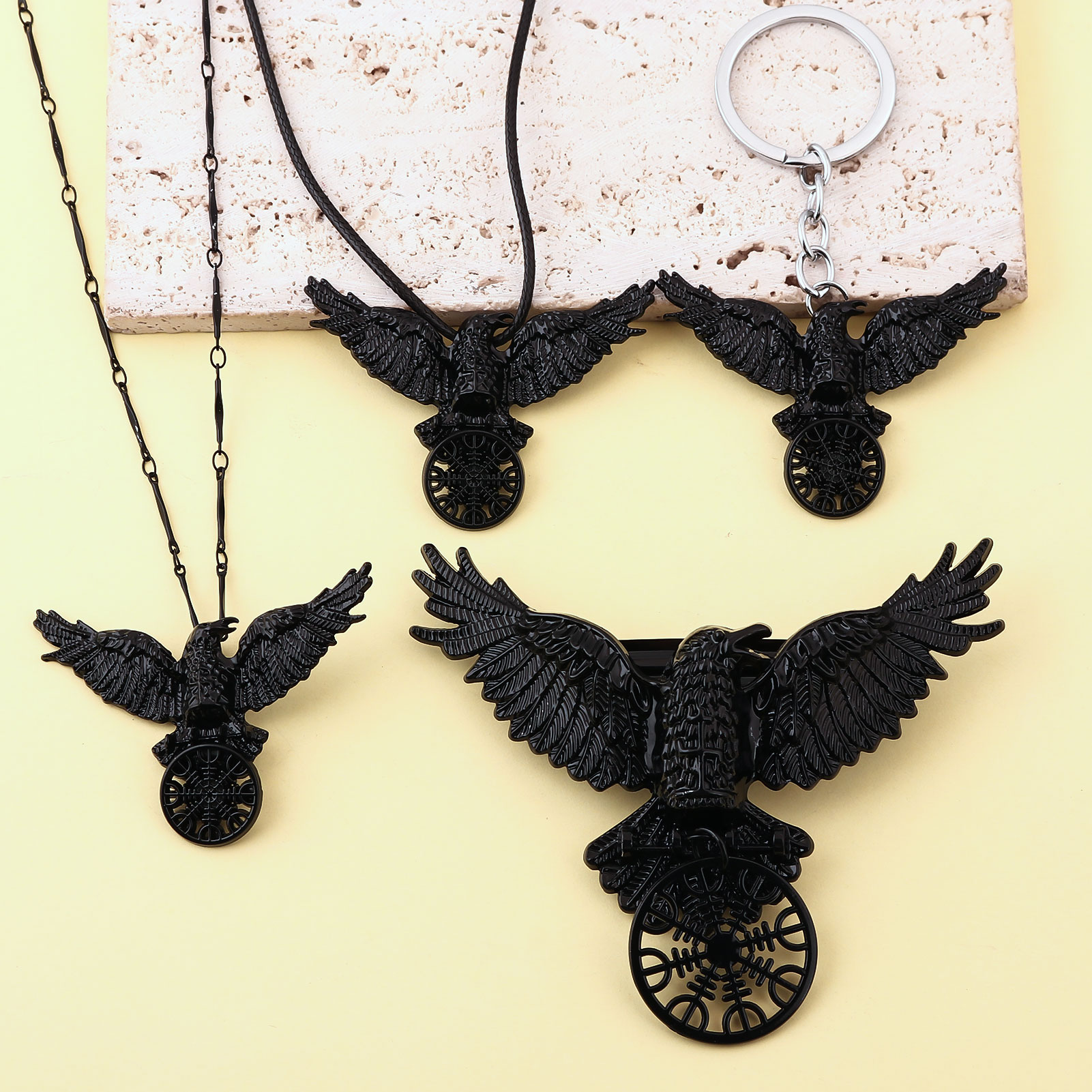 Vintage Viking Black Crow Neck - مراجعة Compass Keychain Mini وسعره